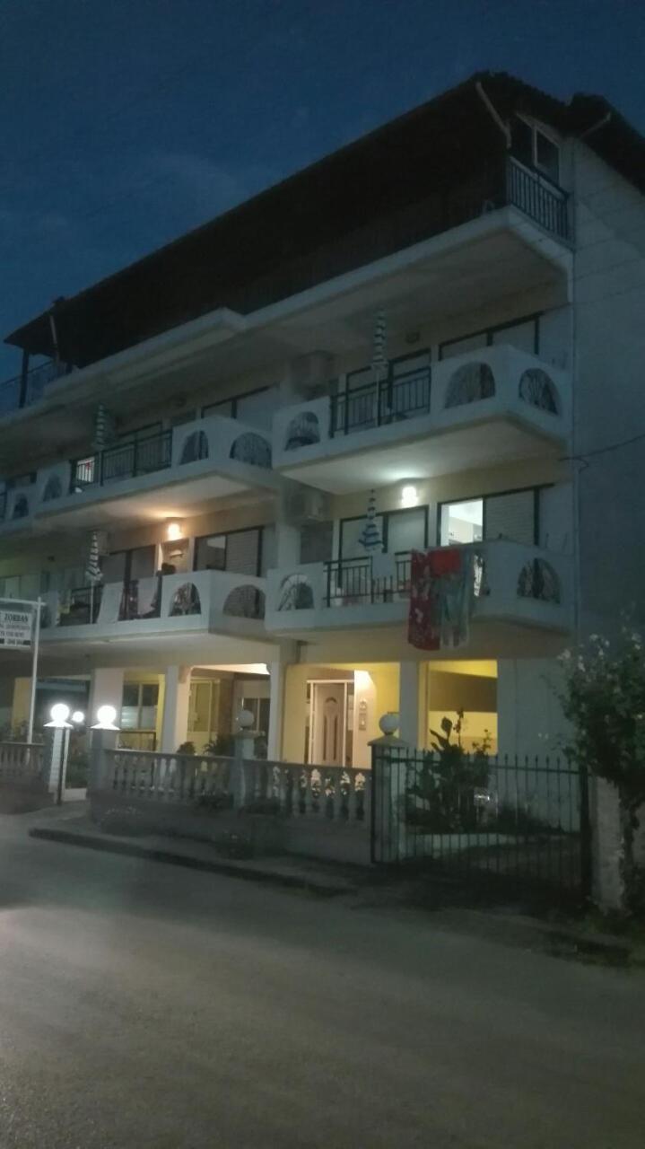 Апарт отель Hause Zorbas Паралия-Дионисиу Номер фото